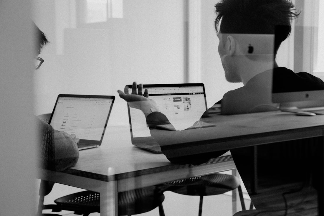 巅峰国际 APP 资讯或专题示意